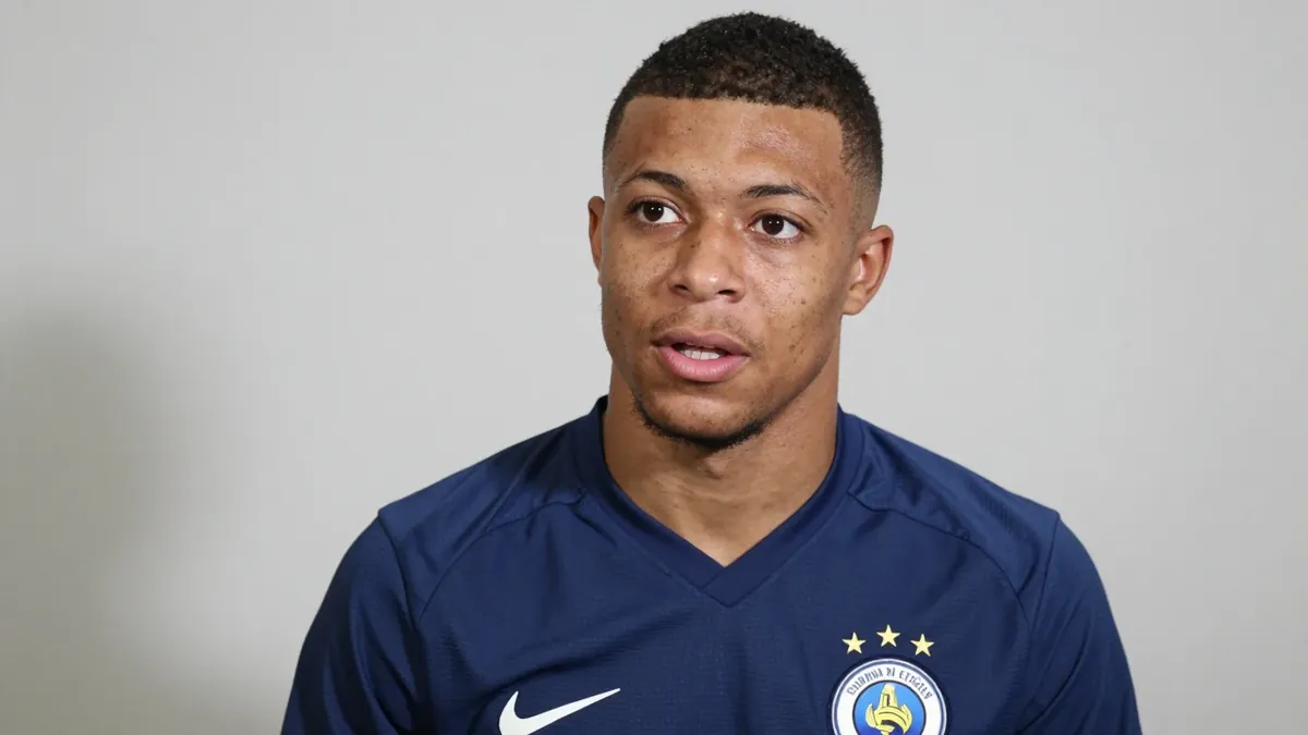 Greenock Morton have secured Dylan Borso on loan from Chicago Fire, with the defender citing the competitive Championship...