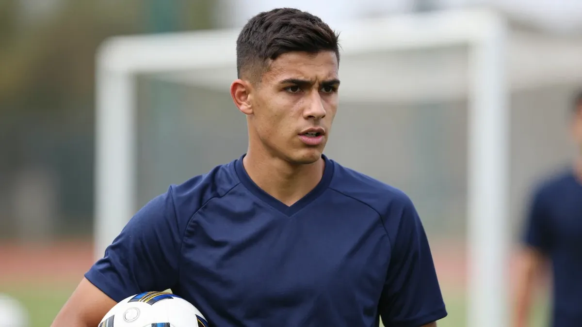 Morton bring in American defender Christopher Cupps on loan from MLS side Chicago Fire until the end of the year